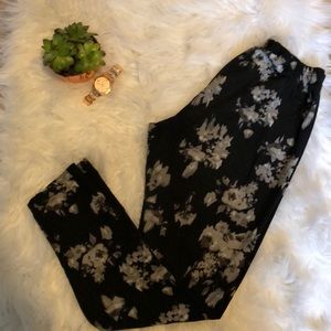 Black floral leggings